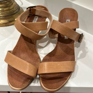 Manolo Blahnik Lecara